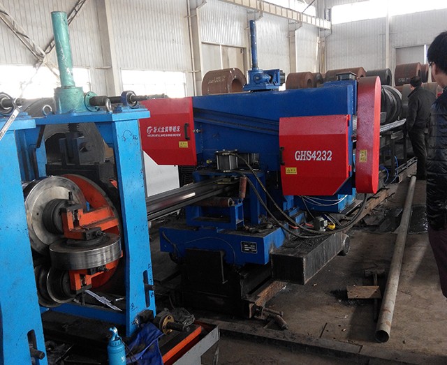 Customized synchronous cutting band saw