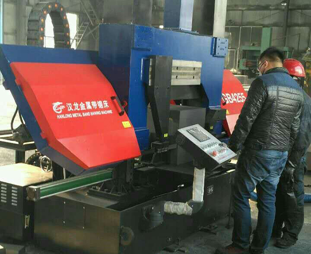 High-speed saw for graphite block cutting