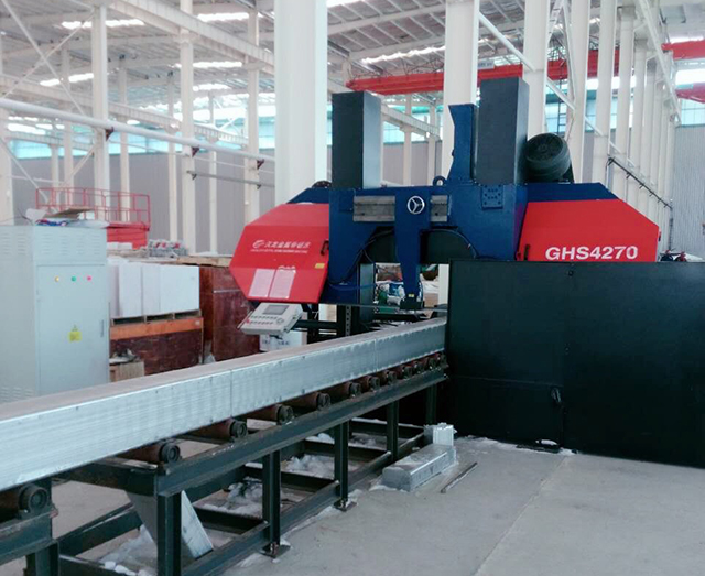 High-speed band saw for busbar cutting